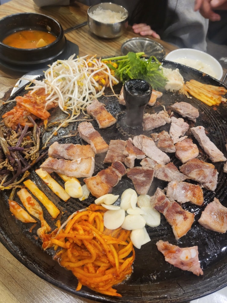  권선구 직원들이 친절한 솥뚜껑삽겹살 맛집 돼감집 [내돈내산3번째]