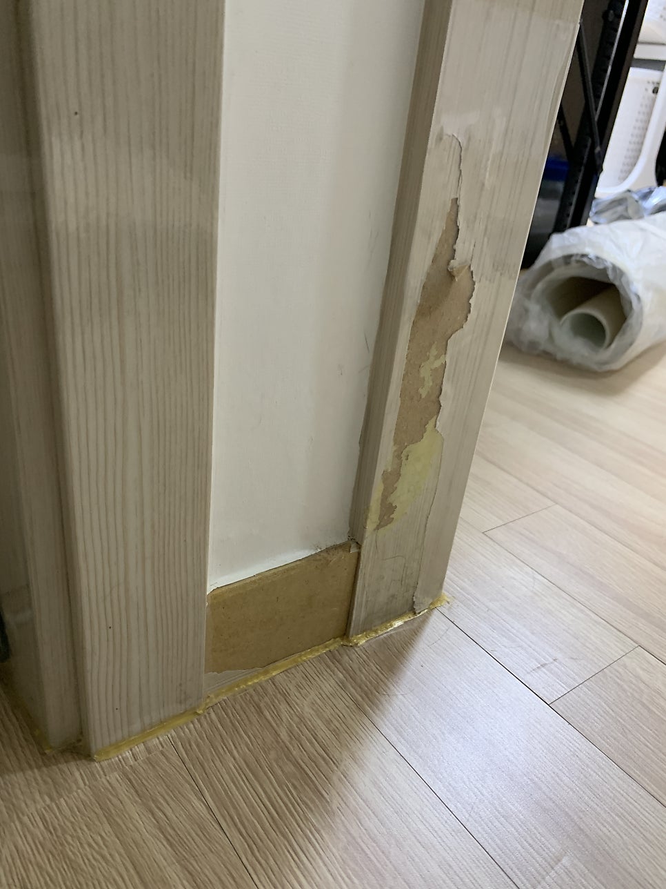 문틀 찢어진 시트지 보수 전문가