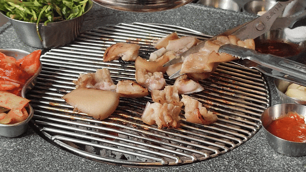  돼지꼬리 쫀득살 무봤나? 판교역맛집 판교돈