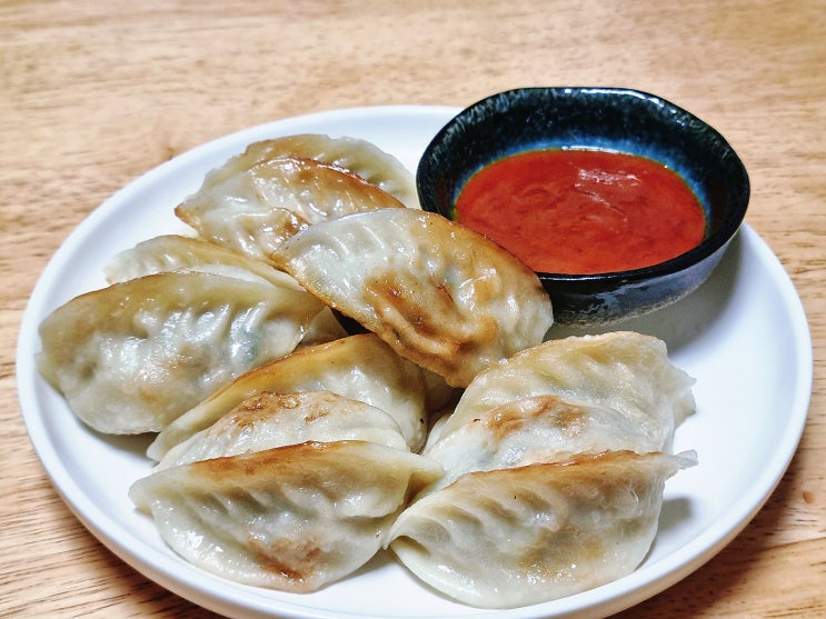  냉동 군만두 후라이팬으로 맛있게 굽는법 소스 레시피