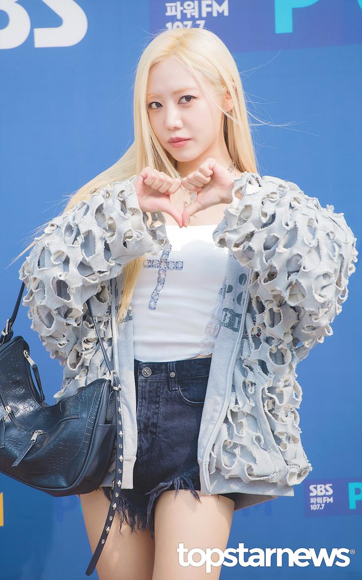 에이핑크 김남주, 도도한 금발 미녀...두시탈출 컬투쇼 출근길 에이핑크 김남주, 도도한 금발 미녀...두시탈출 컬투쇼 출근길