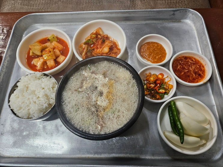  신림 든든한 한 끼 국밥 맛집 "소문난 토종 순대국"