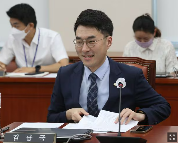 ‘코인 논란’ <b>김남국</b>... 위성 정당 ‘<b>더불어 민주 연합</b>’ <b>입당</b>.”