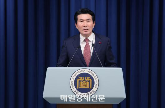 윤대통령 ‘회칼발언’ <b>황상무 사의 수용</b>…당정갈등 봉합되나