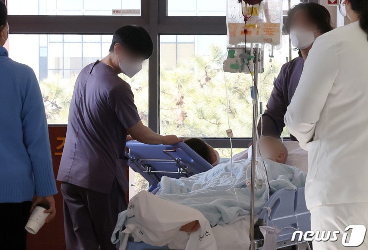 "병원 권유로 고가의 무릎 줄기세포 주사 맞았다 낭패볼 수도" "병원 권유로 고가의 무릎 줄기세포 주사 맞았다 낭패볼 수도"