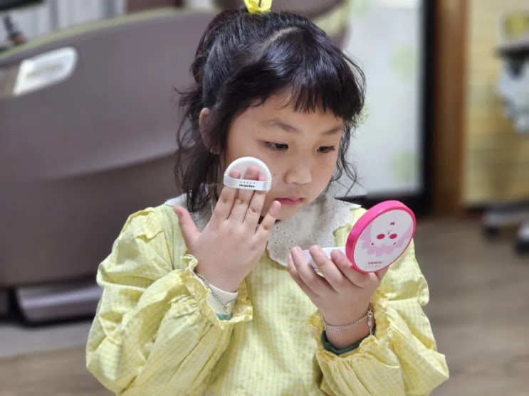  어린이썬쿠션 손으로 바르지 않는 선팩트 형태와 클렌징워터로 아이피부 보호해요