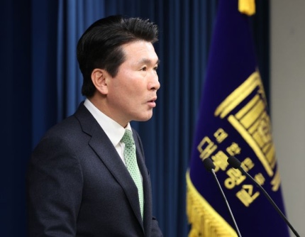 [속보] 황상무 시민사회수석 사퇴…윤 <b>대통령</b>, <b>사의</b> 수용... 