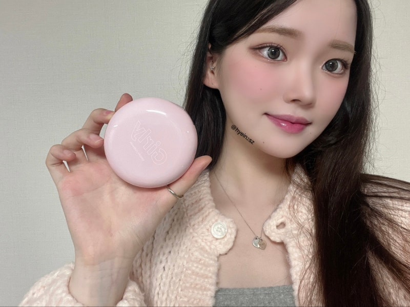 블레스문 _ 걸리 세럼 쿠션 _ 자연스러운 결광 쿠션으로 촉촉하면서도 지속력은 높게 !!