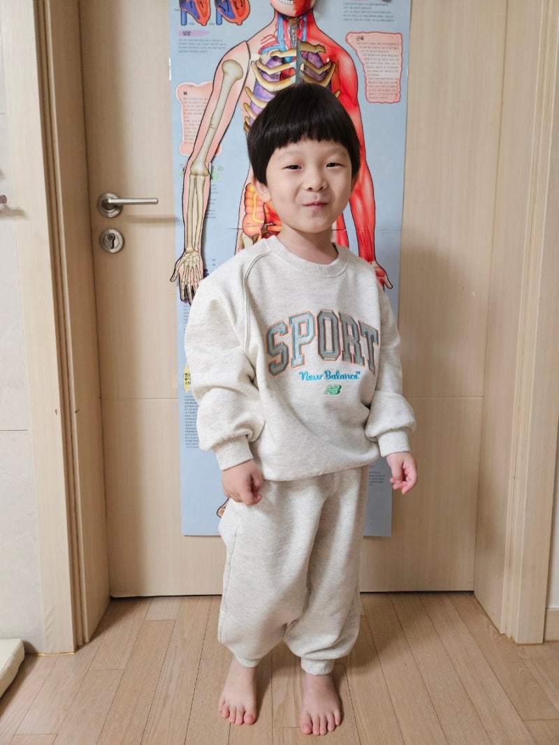 남아상하복 뉴발란스키즈 에센셜 스웻셔츠. 다이마루 팬츠 준비했어요. (유치원등원룩. 6살 ....