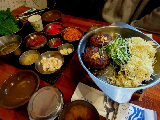 〔전주한옥마을 가볼 만한 곳〕 육즙가득떡갈비 #족떡이네 〔전주한옥마을 가볼 만한 곳〕 육즙가득떡갈비 #족떡이네