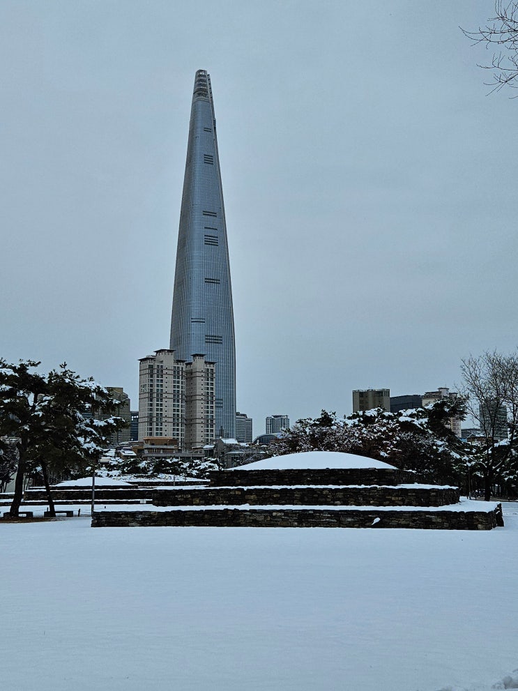 서울특별시 여행 (서울 석촌동 고분군 : 고구려의 영향을 받은 백제 초기의 돌무지무덤) 서울특별시 여행 (서울 석촌동 고분군 : 고구려의 영향을 받은 백제 초기의 돌무지무덤)