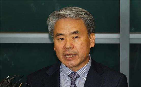 <b>귀국</b>한 <b>이종섭</b> “체류기간 <b>공수처</b>와 일정 조율돼 조사받을... 