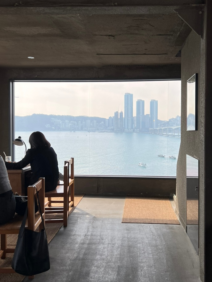  부산 영도여행 흰여울문화마을 오션뷰가 멋있는 카페 해빙모먼트 HAVING MOMENT