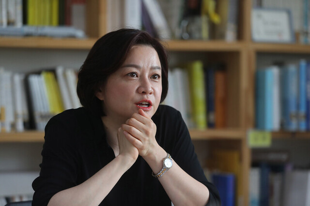 ‘<b>성범죄자 변호</b> 논란’ <b>조수진</b> “국민 위한 공복으로 다시... 