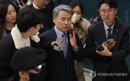 [<b>이종섭</b> 호주대사 11일만에 결국 <b>귀국</b>] '가짜뉴스' 정치... 