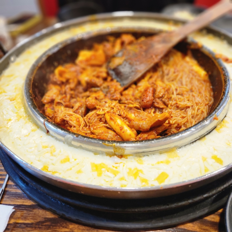  치즈 듬뿍 찍어 먹는 유가네 닭갈비 신림점