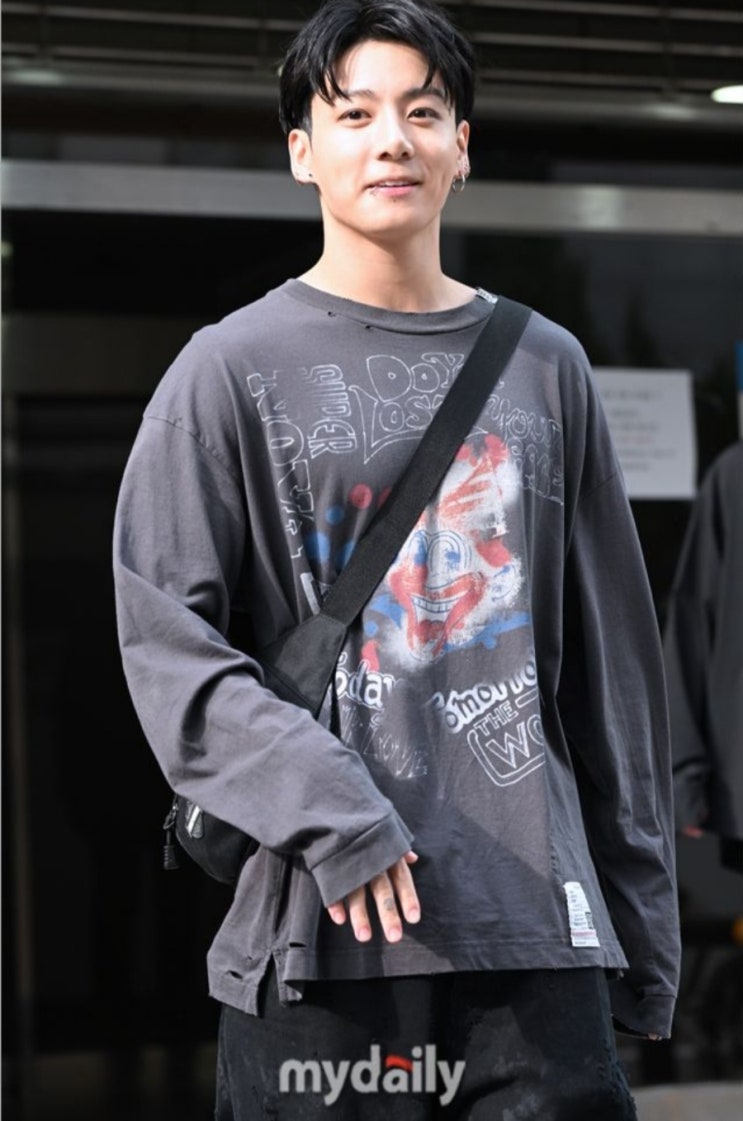 <연예가핫이슈> "BTS 요리사" 정국, 軍 조리병 됐다 <연예가핫이슈> "BTS 요리사" 정국, 軍 조리병 됐다