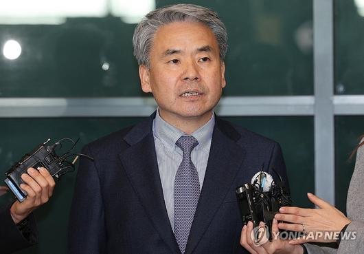<b>이종섭</b> 주호주 대사 <b>귀국</b>···“<b>공수처</b> 조사 받고 싶다”