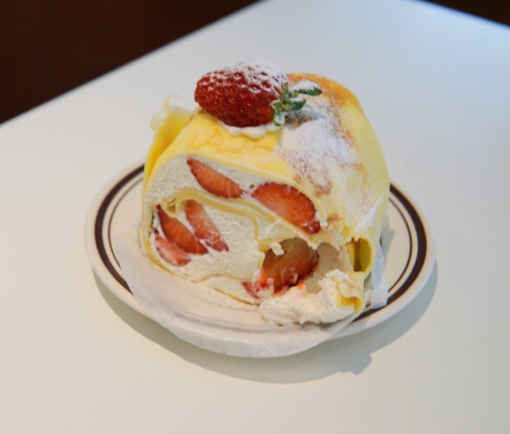  보람동카페 베이크229 bake229 :: 내돈내산 재방문 케이크맛집 딸기크레이프롤