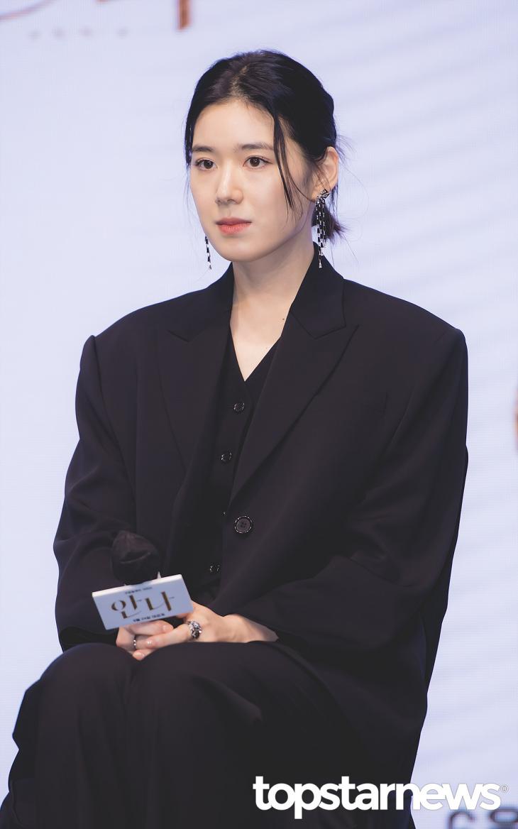 정은채, 과거 2번 불륜설 선 그었는데...김충재와 열애설에 재소환 경계 정은채, 과거 2번 불륜설 선 그었는데...김충재와 열애설에 재소환 경계