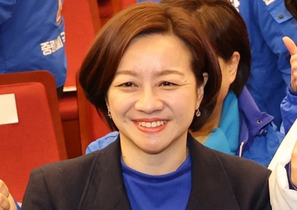 '성범죄 변호 <b>논란</b>' <b>조수진</b> 결국 후보 <b>사퇴</b>…"완주한다면 <b>논란</b>... 