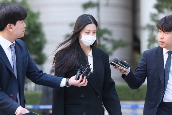 <b>조민</b>, <b>입시비리</b> 1심 유죄 벌금 1000만원…法 "공소기각은 안 돼"