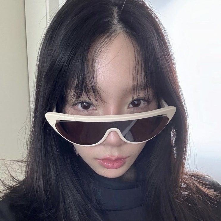  태연 루이비통 신상 캣아이 선글라스 가격은?