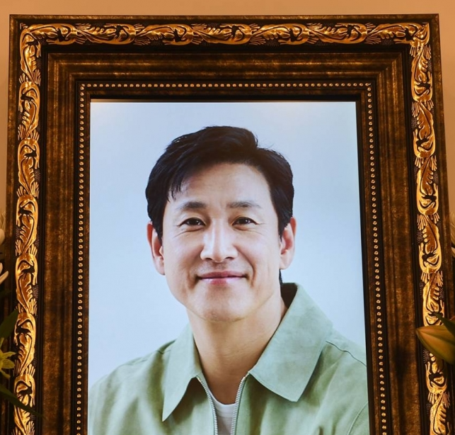 '고 <b>이선균</b> 사건 경찰 정보유출 사태, <b>체포</b>된 A<b>경찰관</b> 조사 진행'