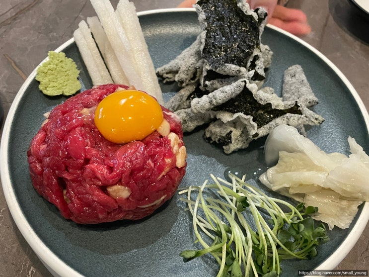  신당동 모임장소로 딱인 술집 추천 신맥당 마장동육회를 신당에서 즐겨 보세요