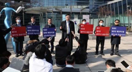 <b>충북대 의대 교수</b> "200명 교육 도저히 불가능...실습도 못한다"