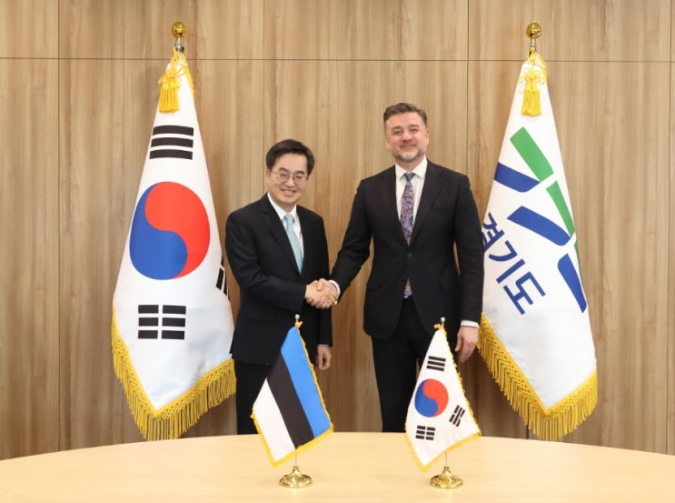 주한 <b>에스토니아 대사</b> 만난 <b>김동연</b>, "디지털분야 세계적 개척자... 