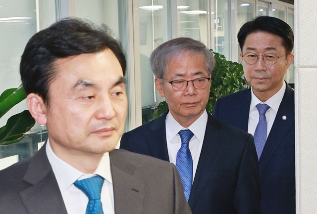 <b>조수진</b> 중도 <b>사퇴</b>, <b>안규백</b> “박용진 안돼”