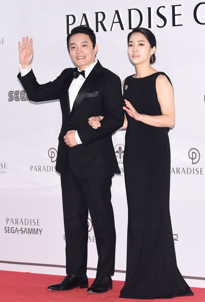 "이혼 조정' 이윤진, "집 출입금지와 시모 폭언도"....이범수는 "폭로글 사실과 달라" "이혼 조정' 이윤진, "집 출입금지와 시모 폭언도"....이범수는 "폭로글 사실과 달라"