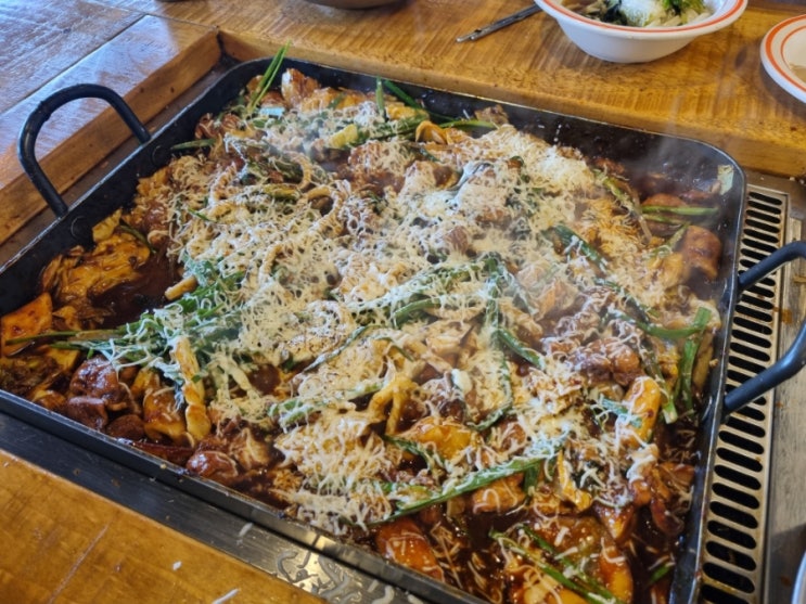  [잠실 송리단길 맛집/카페] 줄서는식당2 나온 한방닭갈비 '몽촌닭갈비' & 데이트 코스로 딱인 석촌호수뷰 '마이서울바이츠'