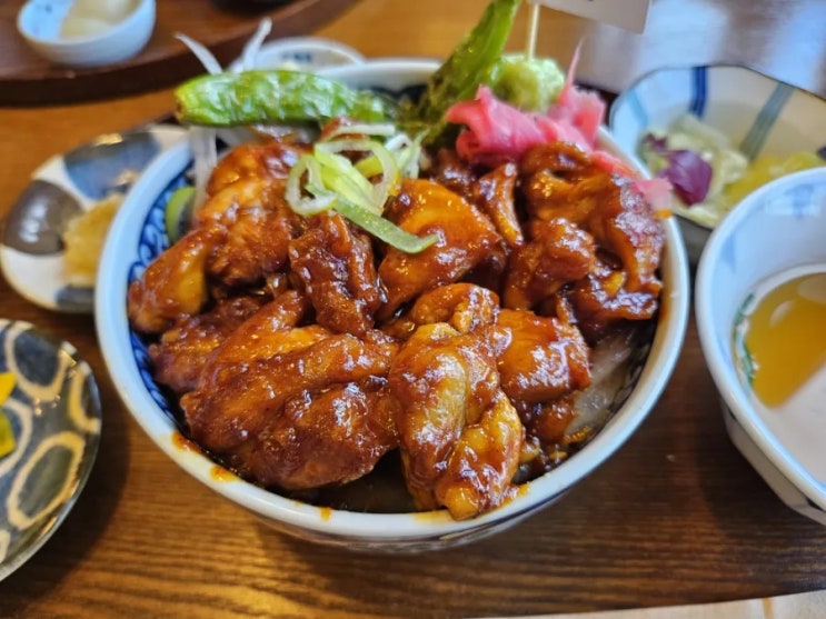  [전주 에코시티 맛집] 치히로: 일식 덮밥과 깔끔한 인테리어