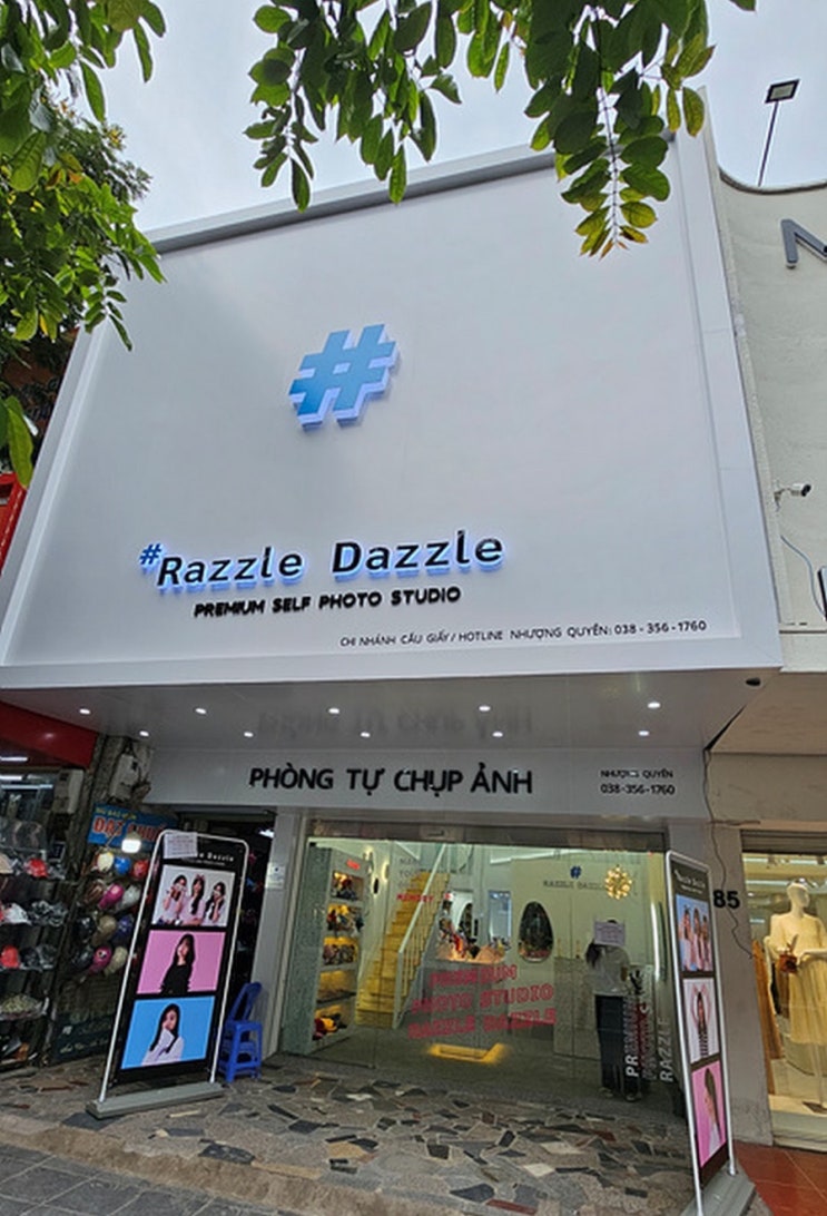  베트남식 인생네컷 셀프 사진 스튜디오 라즐다즐 Razzle Dazzle