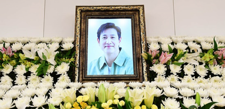 배우 故 이선균 유작 '행복의 나라' '탈출'올해 볼 수 있나 연내 개봉 검토 중이다 언제쯤 관....