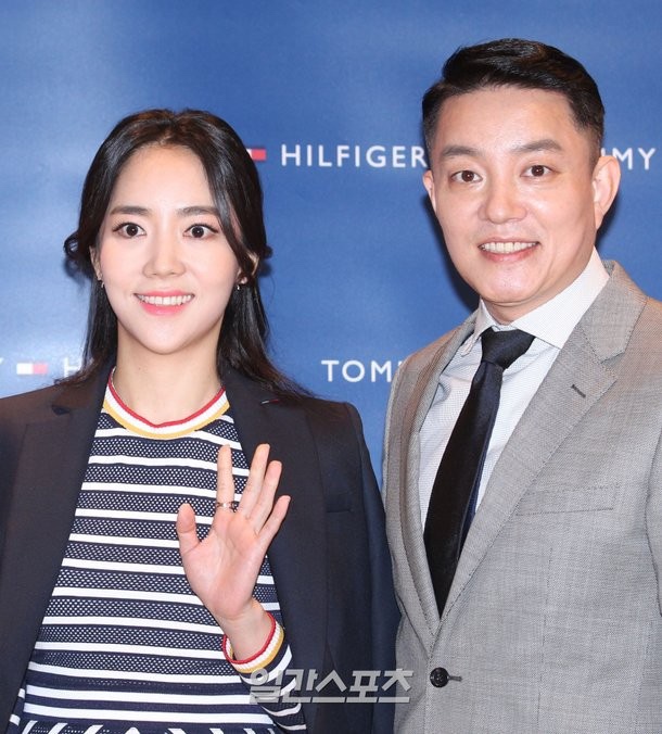 배우 <b>이범수</b>와 이혼 소송 중인 <b>이윤진</b> 인스타에 올린 글 논란... 