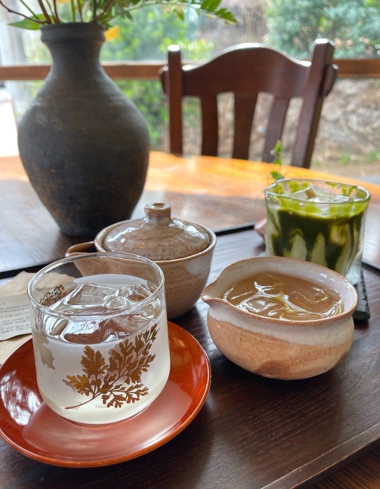  부산 청사포 카페 심미안 말차맛집 조용하고 아늑한 분위기 사로잡아