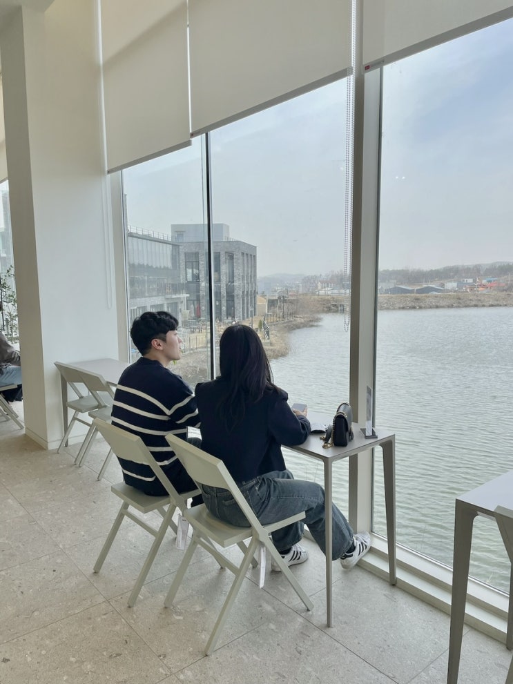  안성 원곡 칠곡저수지 뷰맛집 대형카페 _ 포커시스 디자인 아카이브
