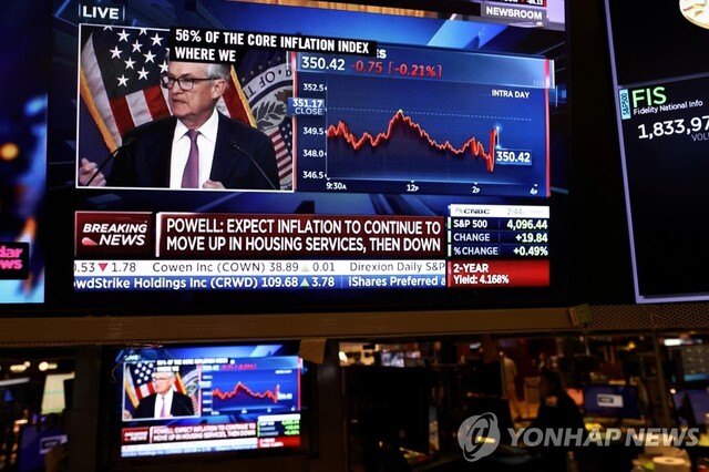 엇갈린 미국 증시… 다우·S&P500 조정에도 나스닥 ‘사상 최고치’ 엇갈린 미국 증시… 다우·S&P500 조정에도 나스닥 ‘사상 최고치’