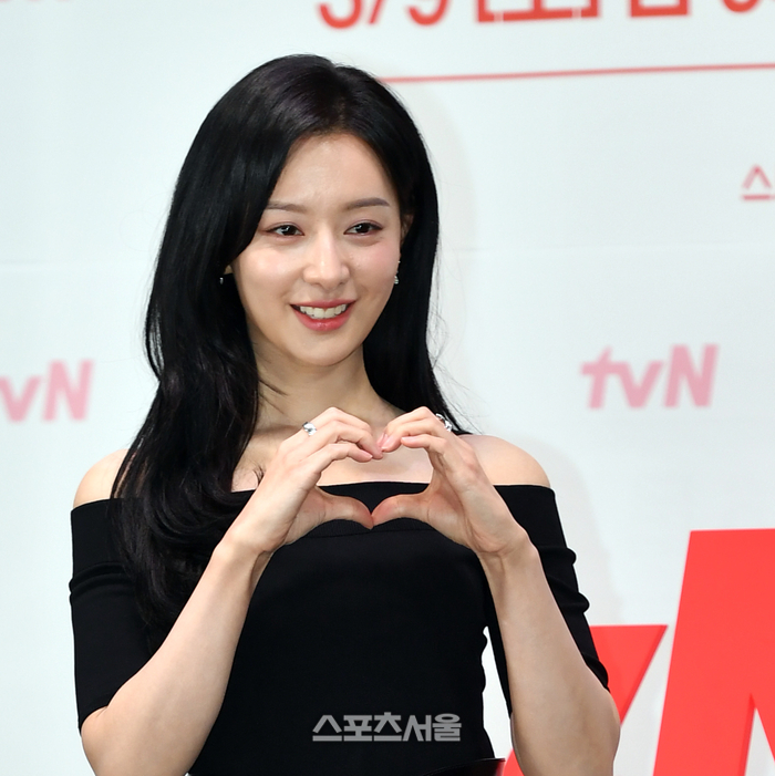 '눈물의 여왕' 김지원, 이렇게 사랑스러운 재벌 어디 또 있나요 '눈물의 여왕' 김지원, 이렇게 사랑스러운 재벌 어디 또 있나요
