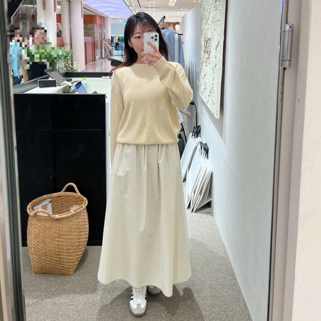  유라고 팝업 스토어 방문,피팅 후기 - 스커트, 스트라이프셔츠