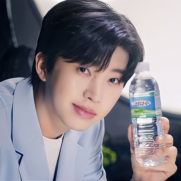 CF킹 임영웅 이번엔 삼다수...믿음과 신뢰의 아이콘 CF킹 임영웅 이번엔 삼다수...믿음과 신뢰의 아이콘