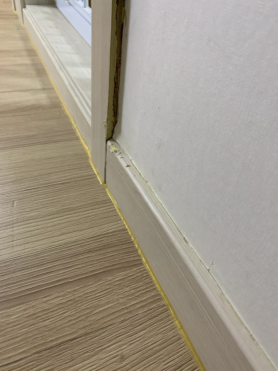 걸레받이 몰딩 까진 곳 보수 잘하는 업체
