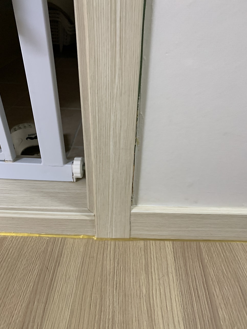 걸레받이 몰딩 까진 곳 보수 잘하는 업체