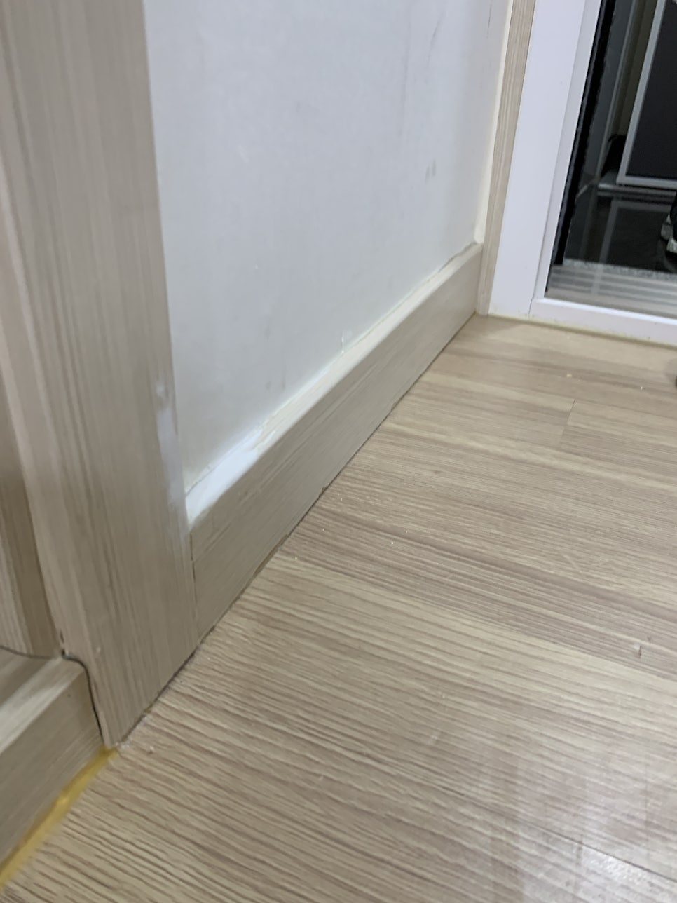 걸레받이 몰딩 까진 곳 보수 잘하는 업체