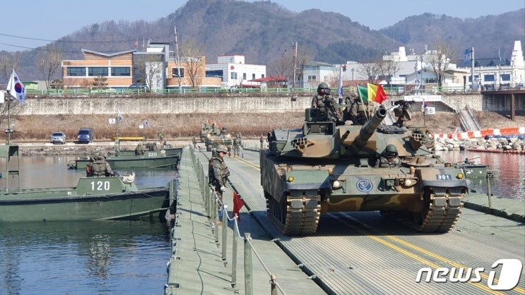 "형평성 문제로 조건 나빠질 수도"…軍, 군인연금 개혁안 연구한다