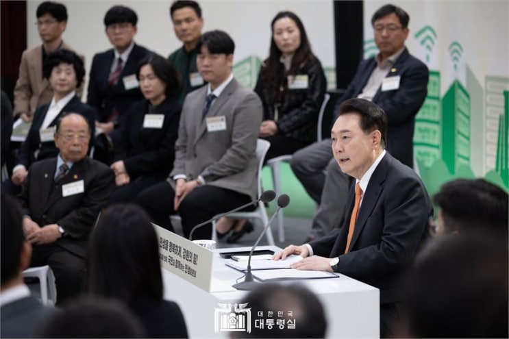 尹<b>대통령</b>, 전남에서 '국민과 함께 <b>민생토론회</b>'