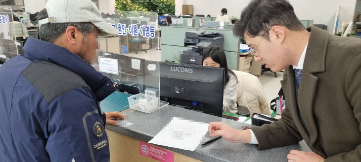 노숙인 이름 되찾아준 검사… 절도피의자 25년만에 가족상봉까지 노숙인 이름 되찾아준 검사… 절도피의자 25년만에 가족상봉까지